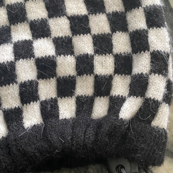 Checkered Sweater - Picture 6 of 9